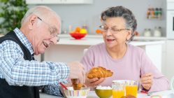 اهمیت تغذیه سالمندان و رژیم غذایی مناسب سالمندان