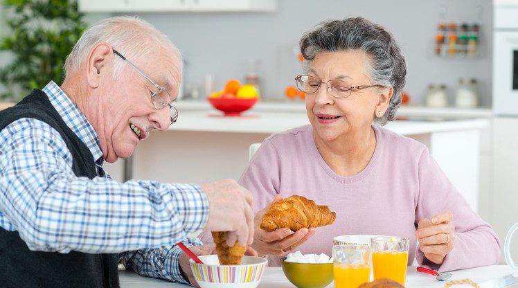 اهمیت تغذیه سالمندان و رژیم غذایی مناسب سالمندان