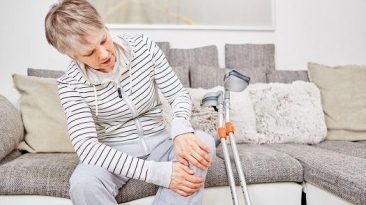 ضعف عضلات پا در سالمندان  | مرکز سلامت 60 پلاس